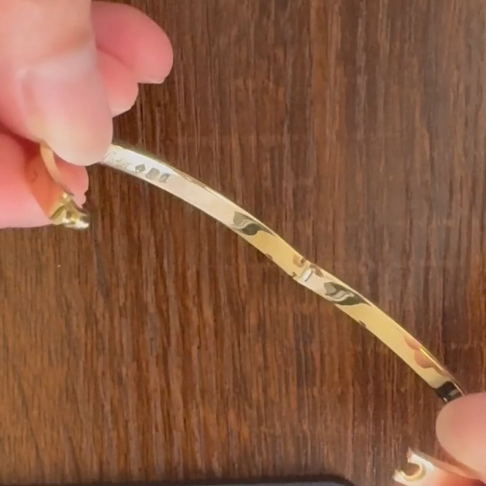 18k Solid Gold Bangle - Picture 2 of 5